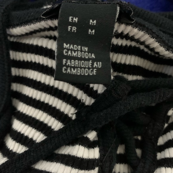 striped laced v cut - Picture 3 of 3